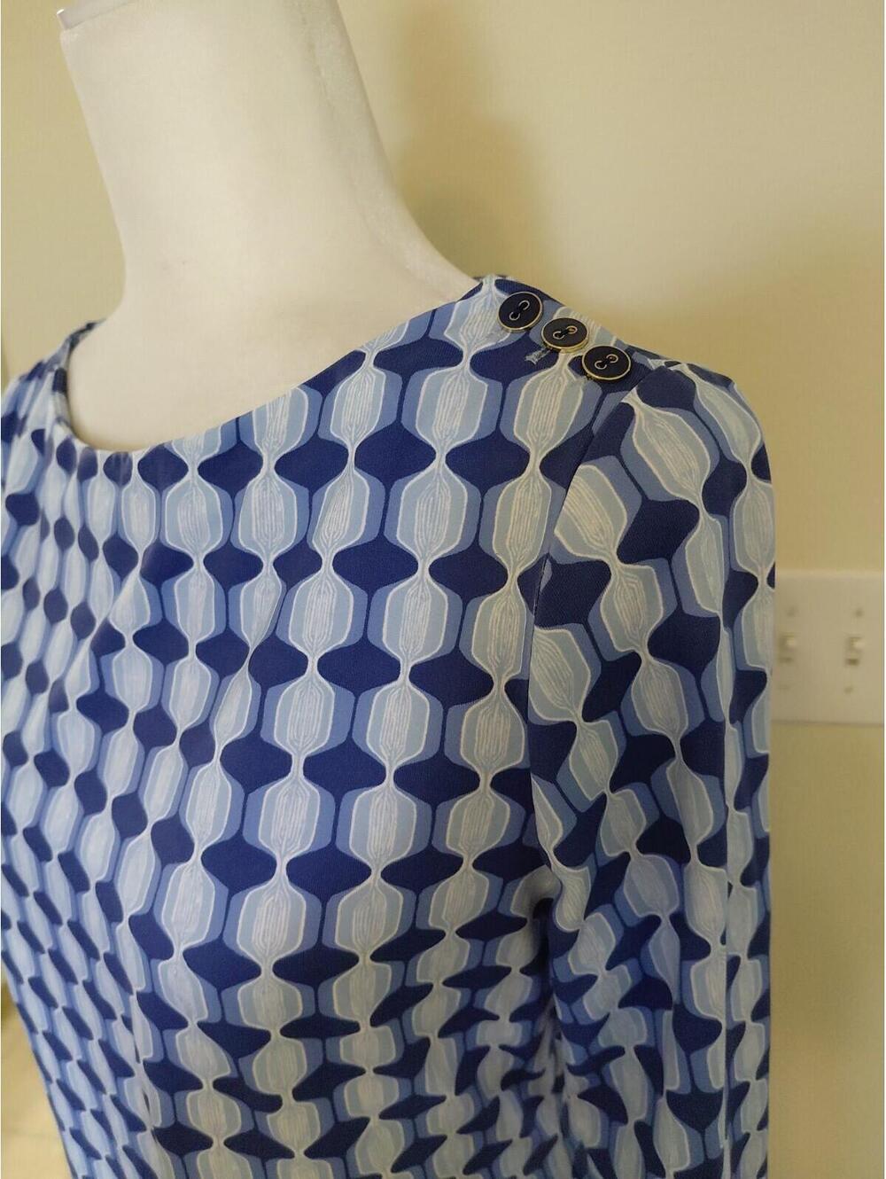 J. Mclaughlin Top Blues Catalina Cloth Shoulder Buttons Sz M EUC